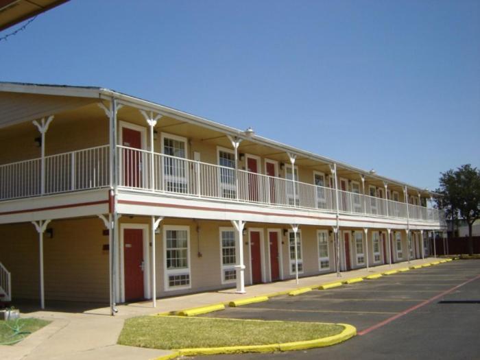 Victorian Inn Midland Exterior photo